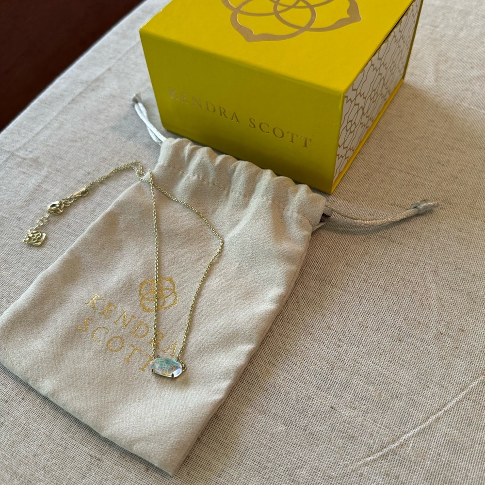 Kendra Scott Ever Pendant Necklace in 
Gold, Dichroic Glass